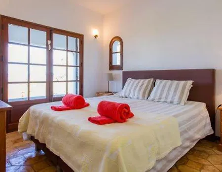 Almancil Sleeps 9 Pool Wifi ヴィラ Vale de Rosas